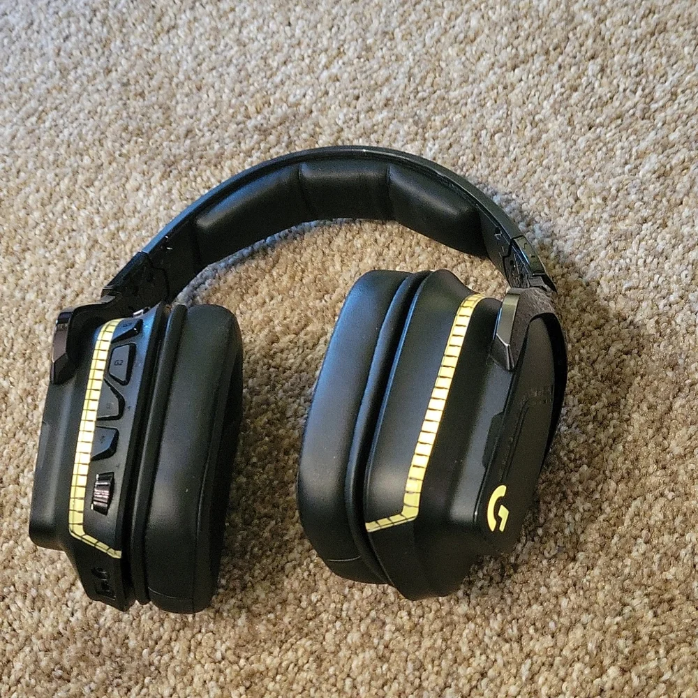 G935 WIRELESS 7.1 SURROUND LIGHTSYNC GAMING HEADSET